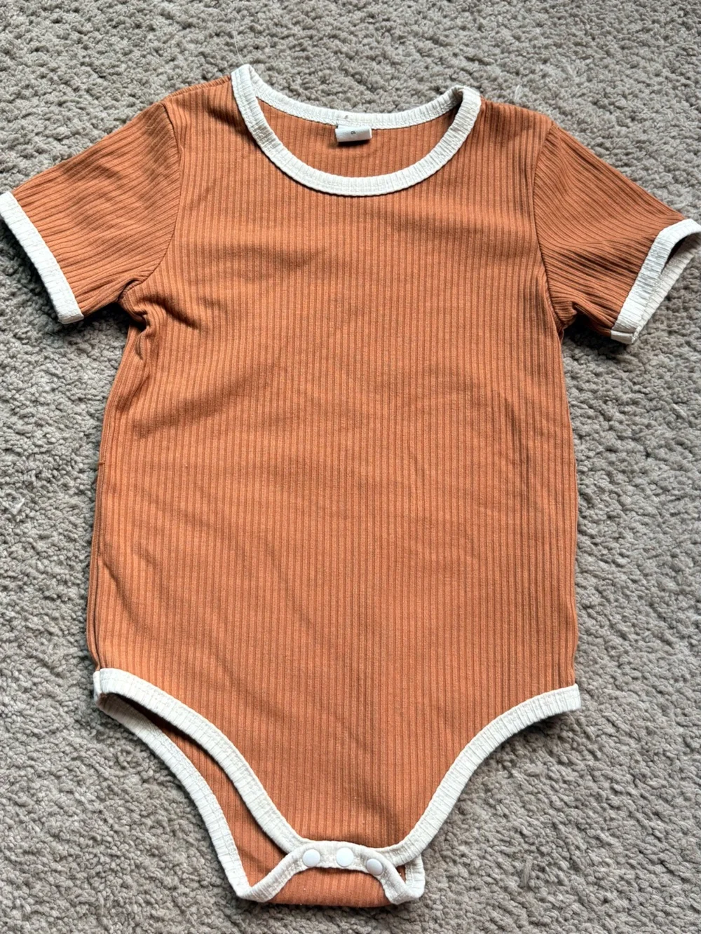 SHEIN Rust Ribbed Short-Sleeve Baby Bodysuit with Cream Trim